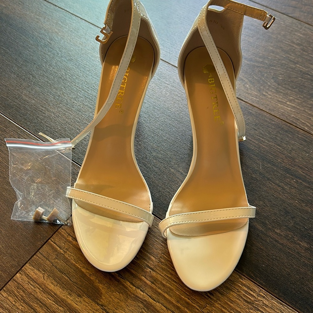 White strap heels new with tag. No box